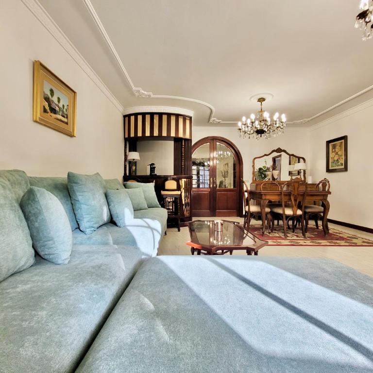 The Balcony House with FREE PARKING - Apartamento Deluxe - 54