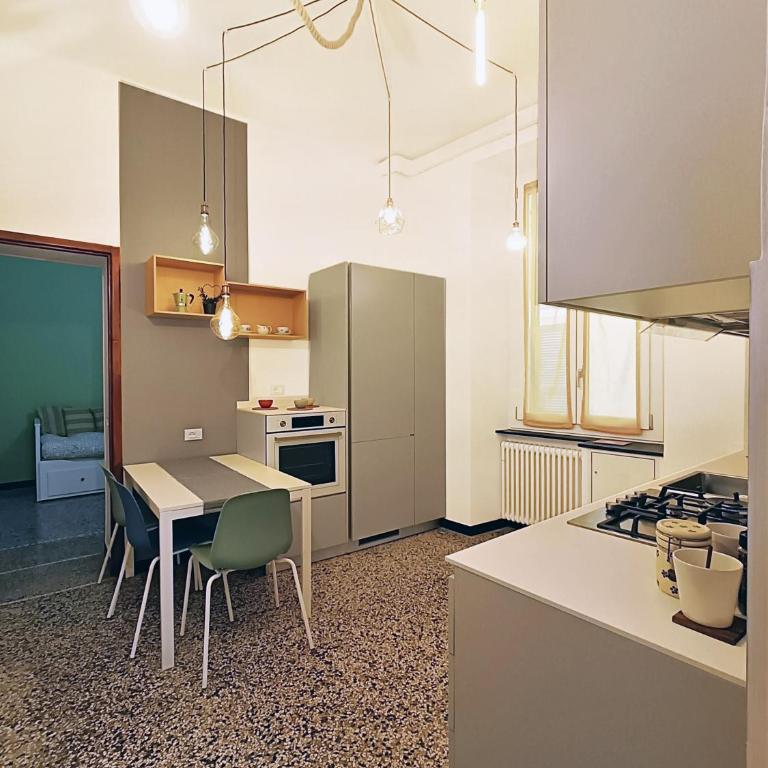 Ravecca Corner centro citta' - Appartamento con 2 Camere da Letto - 30