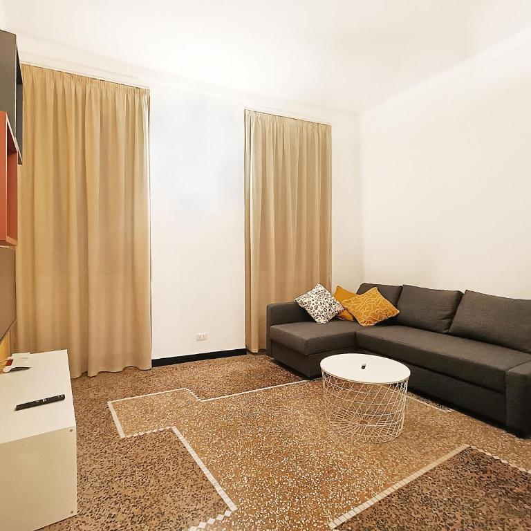 Ravecca Corner centro citta' - Appartamento con 2 Camere da Letto - 32