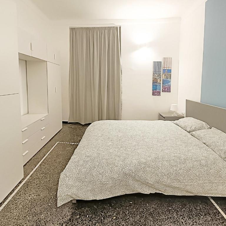 Ravecca Corner centro citta' - Appartamento con 2 Camere da Letto - 35