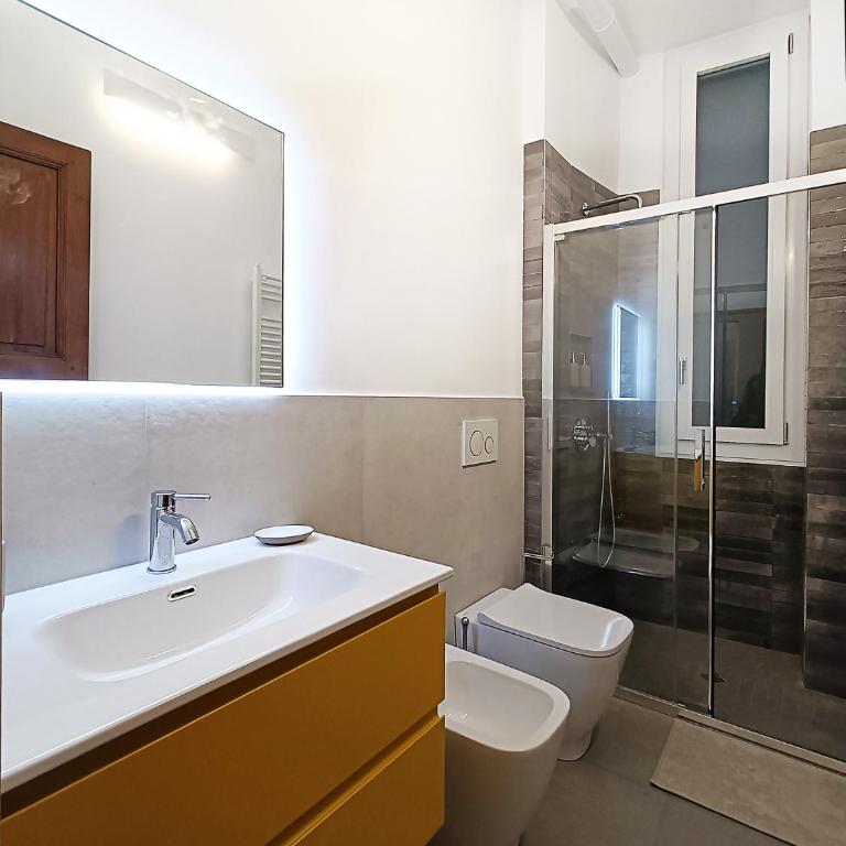 Ravecca Corner centro citta' - Appartamento con 2 Camere da Letto - 39