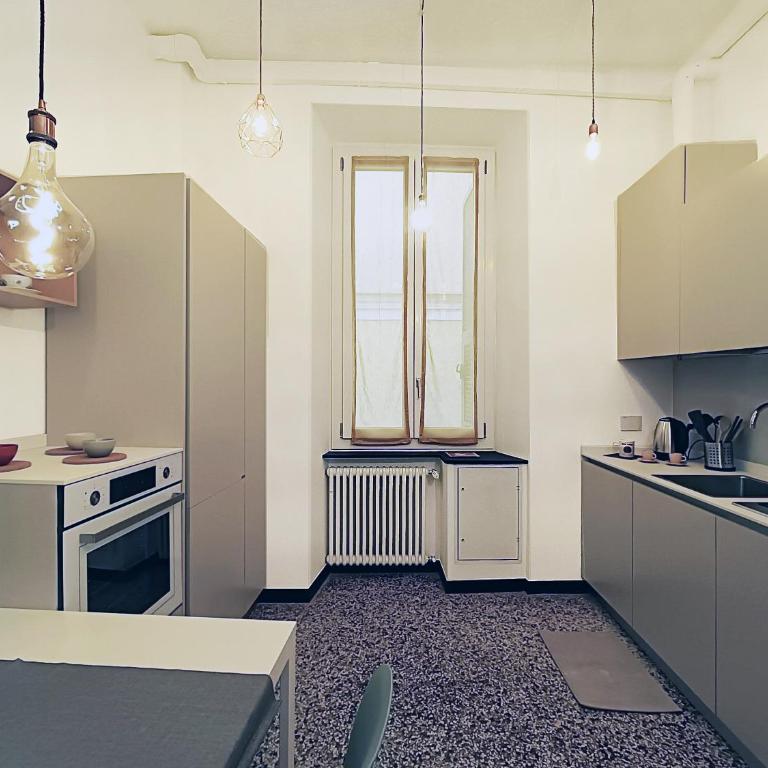Ravecca Corner centro citta' - Appartamento con 2 Camere da Letto - 48