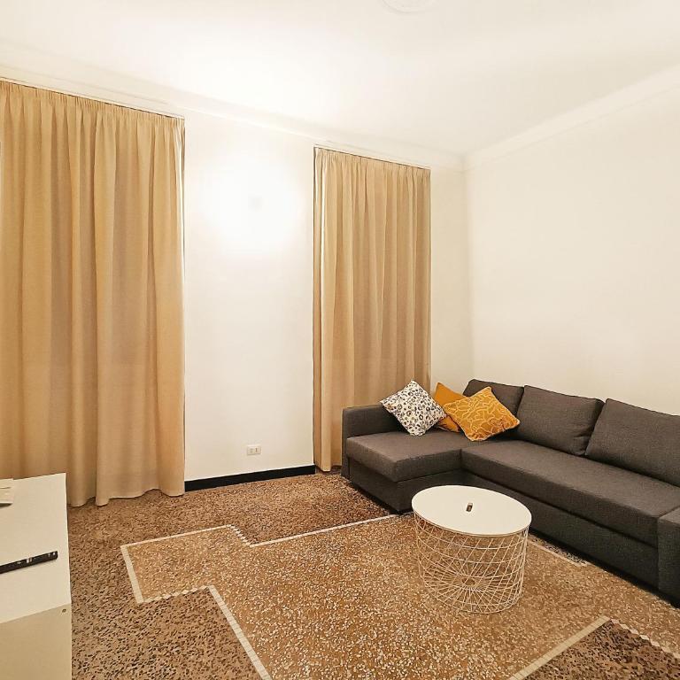 Ravecca Corner centro citta' - Appartamento con 2 Camere da Letto - 49