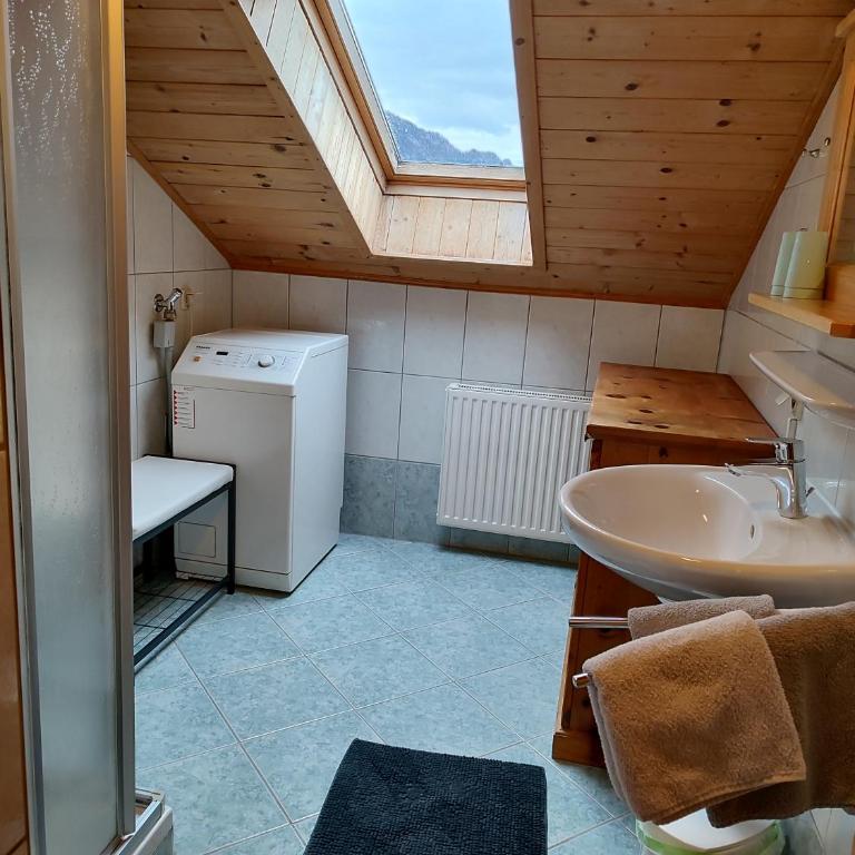 Ferienwohnung Grubinger - Two-Bedroom Apartment with Balcony - 54