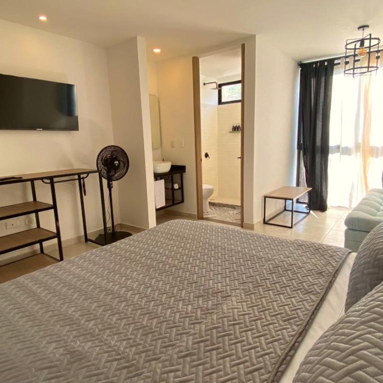 Trip Monkey del Río - Standard Double Room with Street View - 5