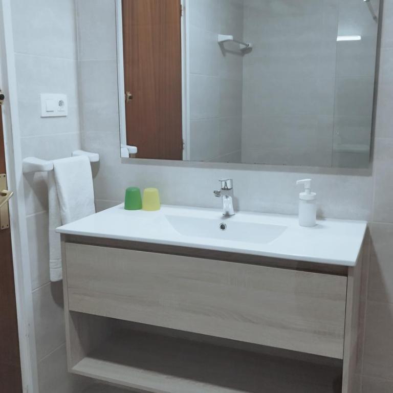 Apartaments El Sorrall - Apartamento de 2 dormitorios con vistas al mar y balcón (4 adultos) - 20