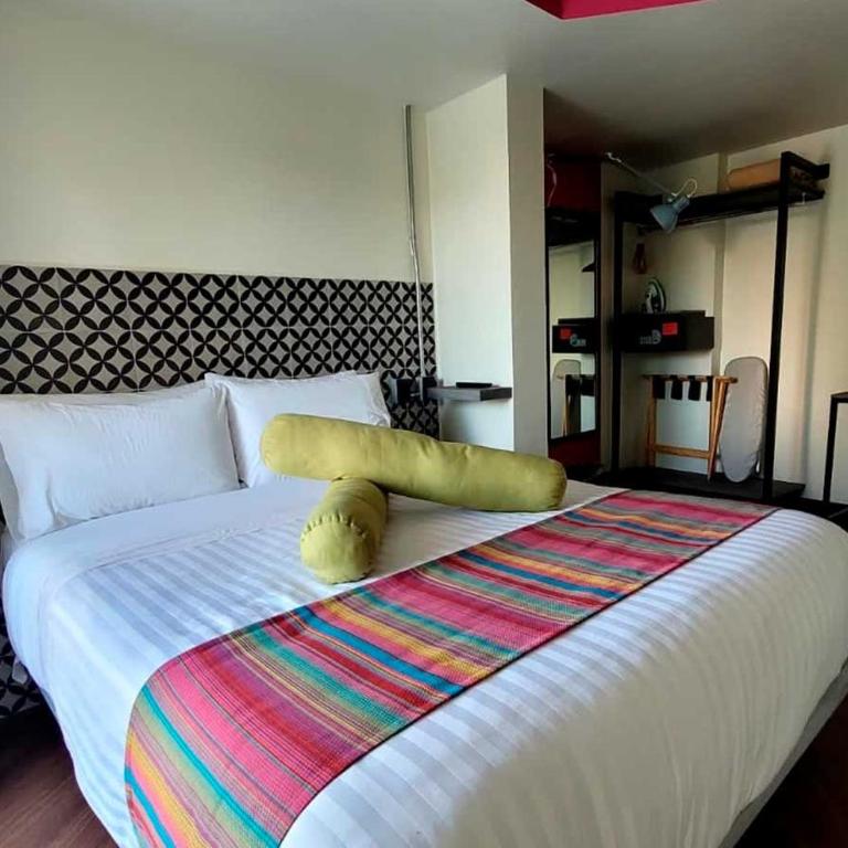 Hotel VIVE MX cuauhtémoc CDMX, Trademark by Wyndham - Queen Suite with Balcony - Non-Smoking - 16