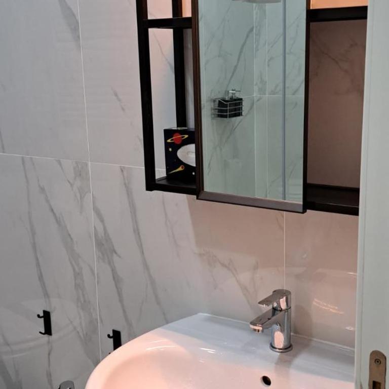 Residenza Napoli Centrale - Appartamento Deluxe con 3 Camere da Letto - 8