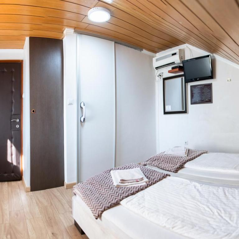ĆIRO HOTEL -free parking - Deluks Soba sa Bračnim Krevetom (King-size) - 27