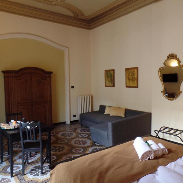 B&B Genova Centro - Camera Quadrupla con Bagno in Comune - 3