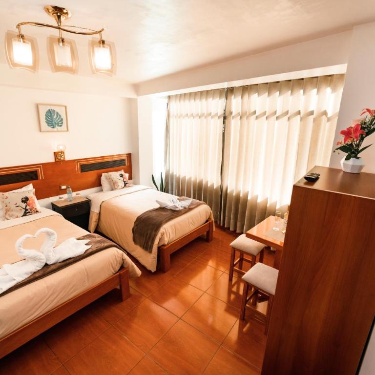 Escobedo’s Inn Machupicchu - Family Room with Mountain View - 11