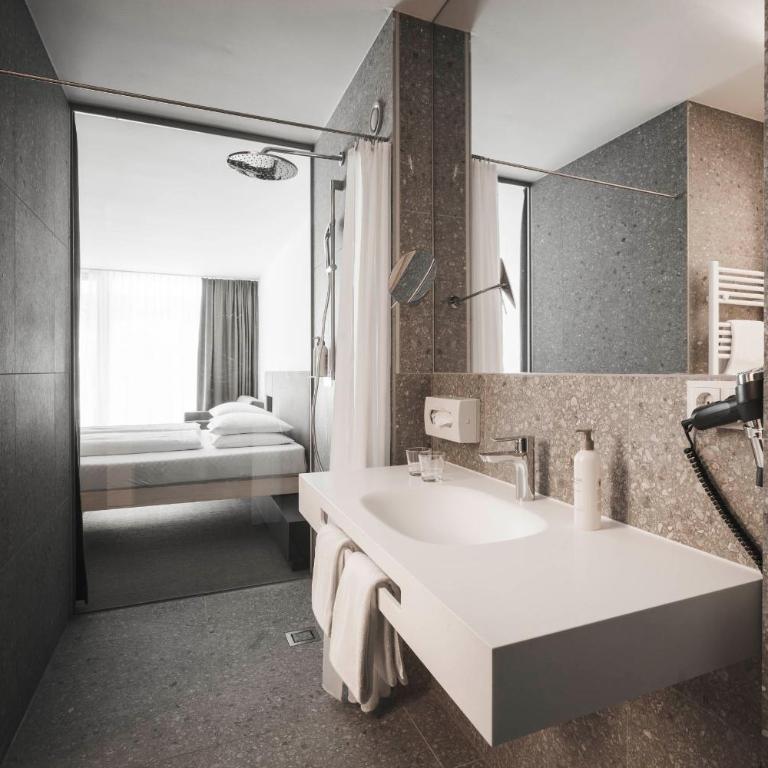 Sportlers Lodge Sölden lifestyle-lässig-anders - Premium Doppelzimmer mit Balkon - 2