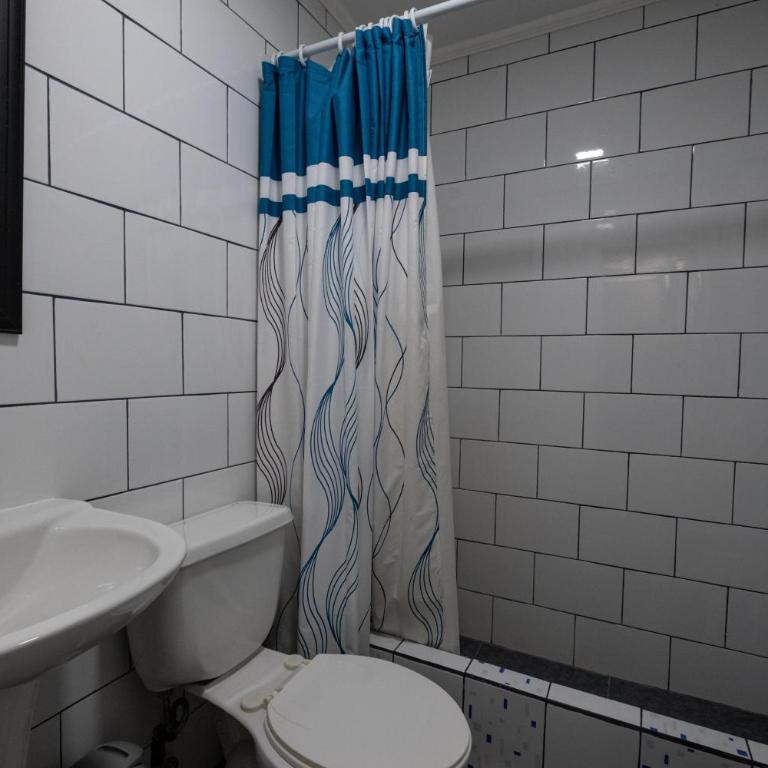 LÖF Hostal - Habitación Doble con baño privado - 4