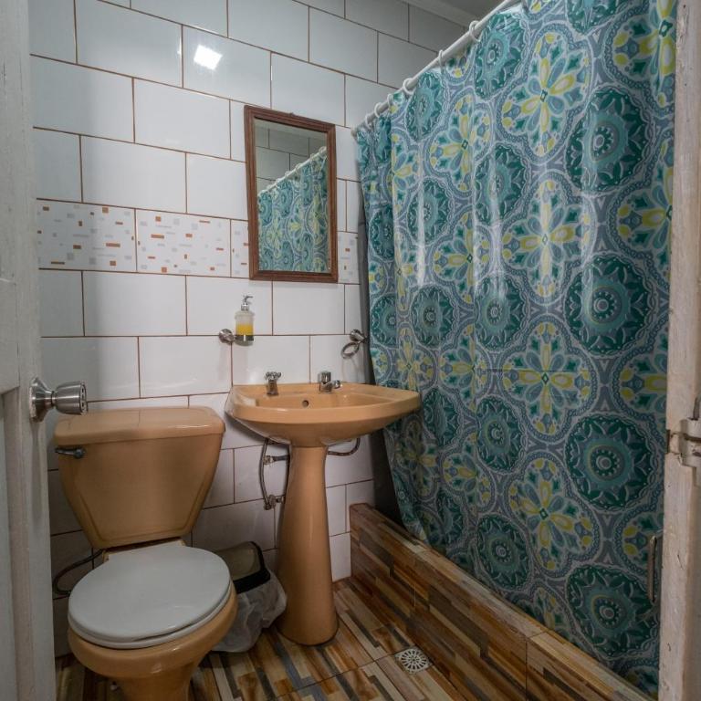 LÖF Hostal - Habitación Estándar - 1 cama grande - 4