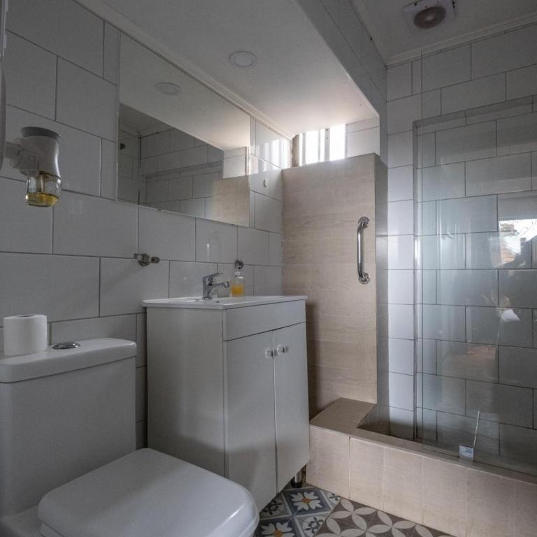 LÖF Hostal - Habitación Doble con baño privado - 3