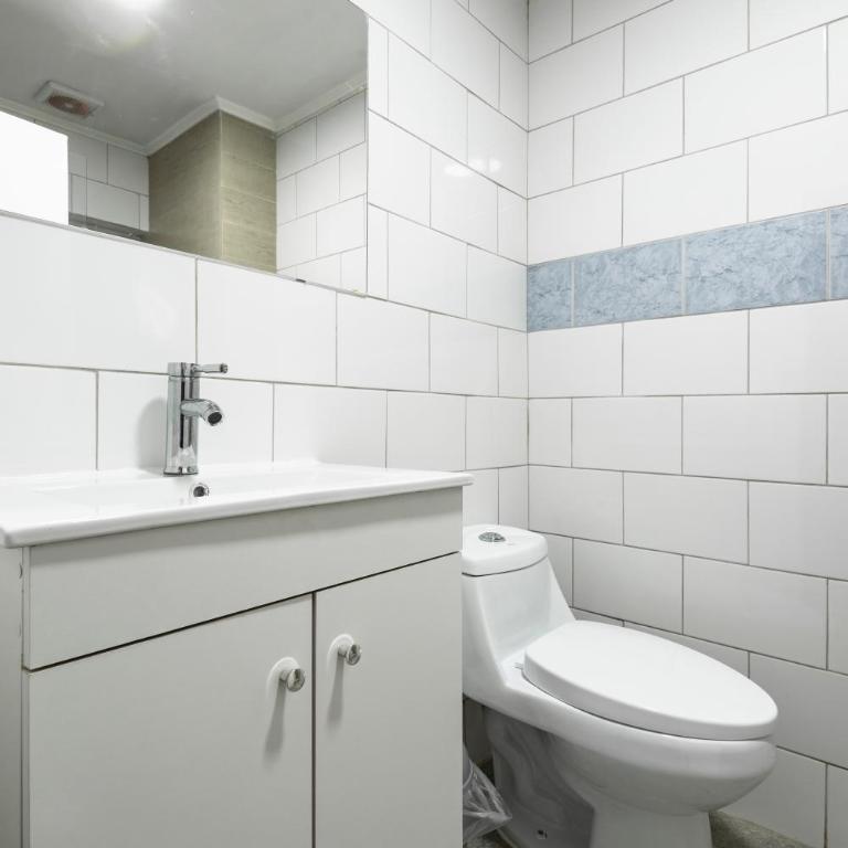 LÖF Hostal - Habitación Doble con baño privado - 2 camas - 4