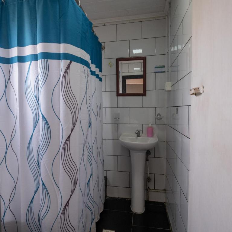 LÖF Hostal - Habitación Triple con baño privado - 5