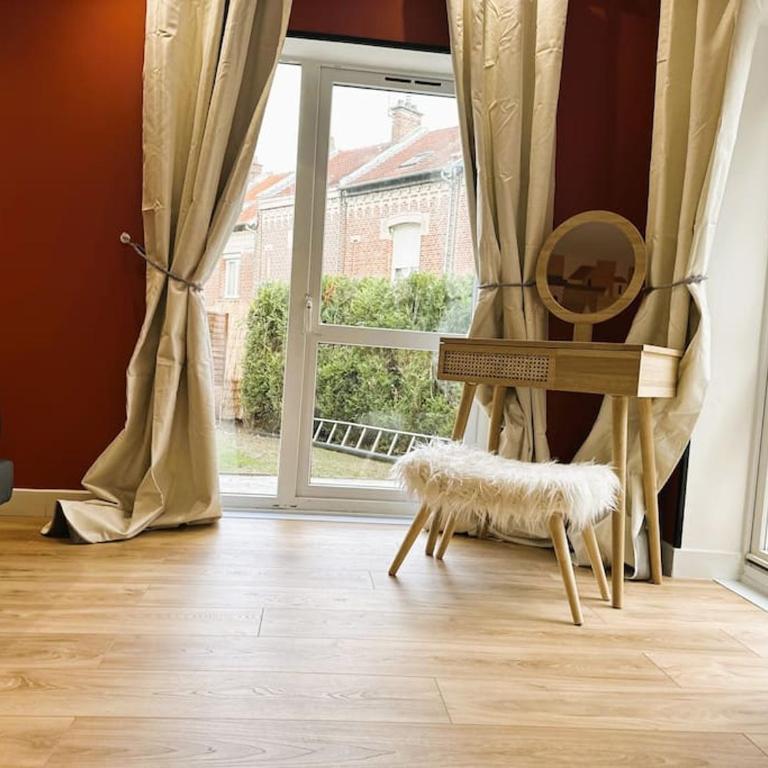 Loft O'Chalet - 10 min GARE - PARKING PRIVÉ - Appartamento con 1 Camera da Letto - 5