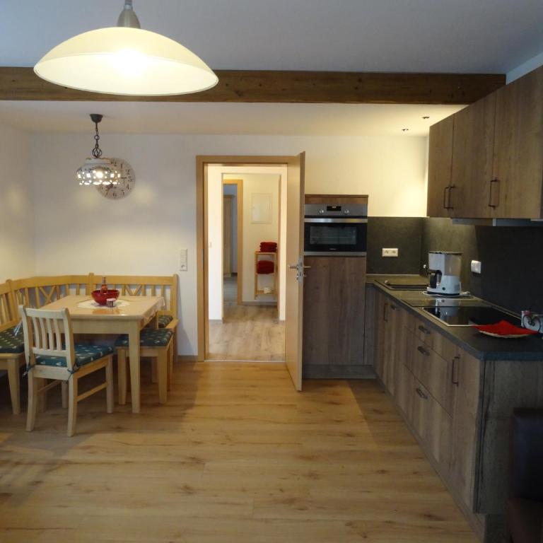 Gästehaus Erika - Chiemgau Karte - Deluxe Apartment - 1