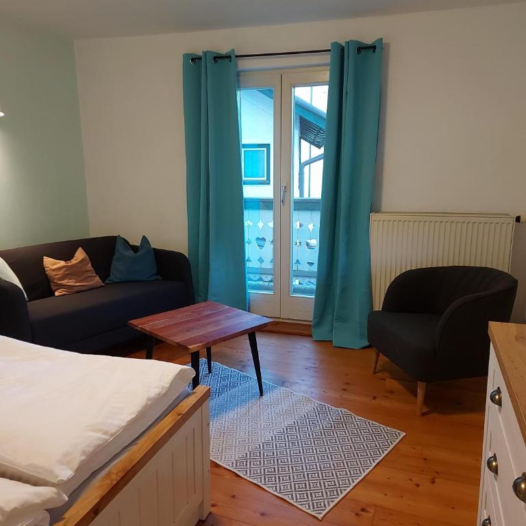 Ferienwohnungen Schneiderhäusl inkl. Chiemgaukarte - Apartment mit Balkon - 5