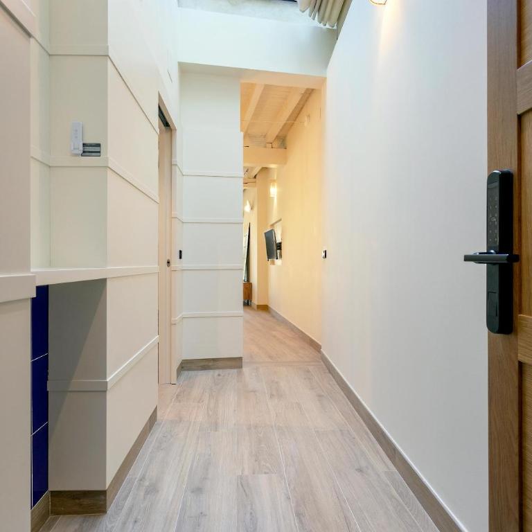 Genteel Home San Francisco Suites - Studio with Terrace and Views - 11