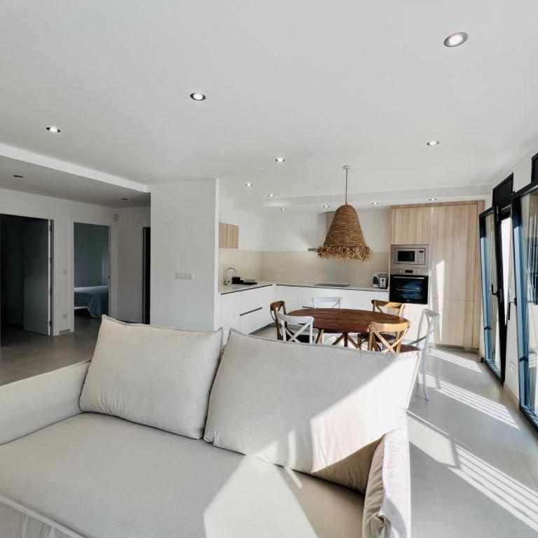 Roses Casc Antic SL Sabater 6 - Three-Bedroom Apartment - 5