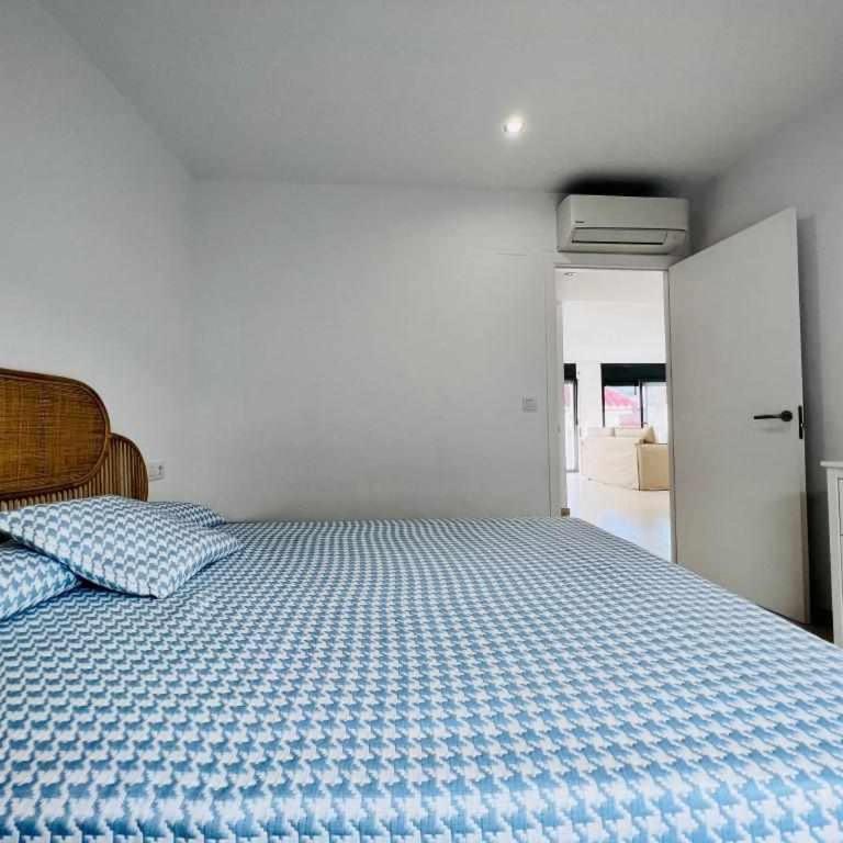 Roses Casc Antic SL Sabater 6 - Three-Bedroom Apartment - 7