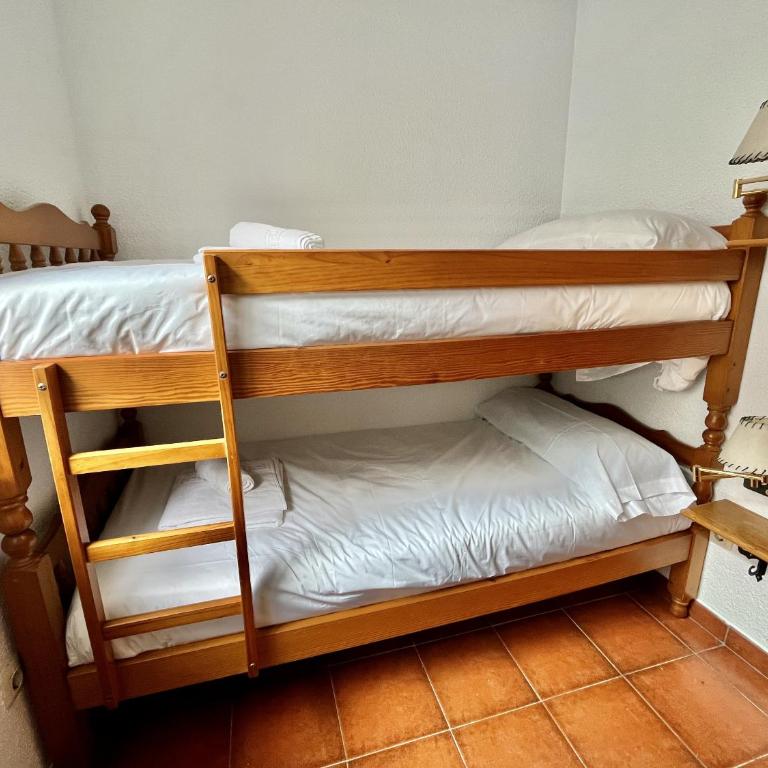 Hostal Nomadas by Gloove - Habitación Cuádruple Económica con baño compartido - 3