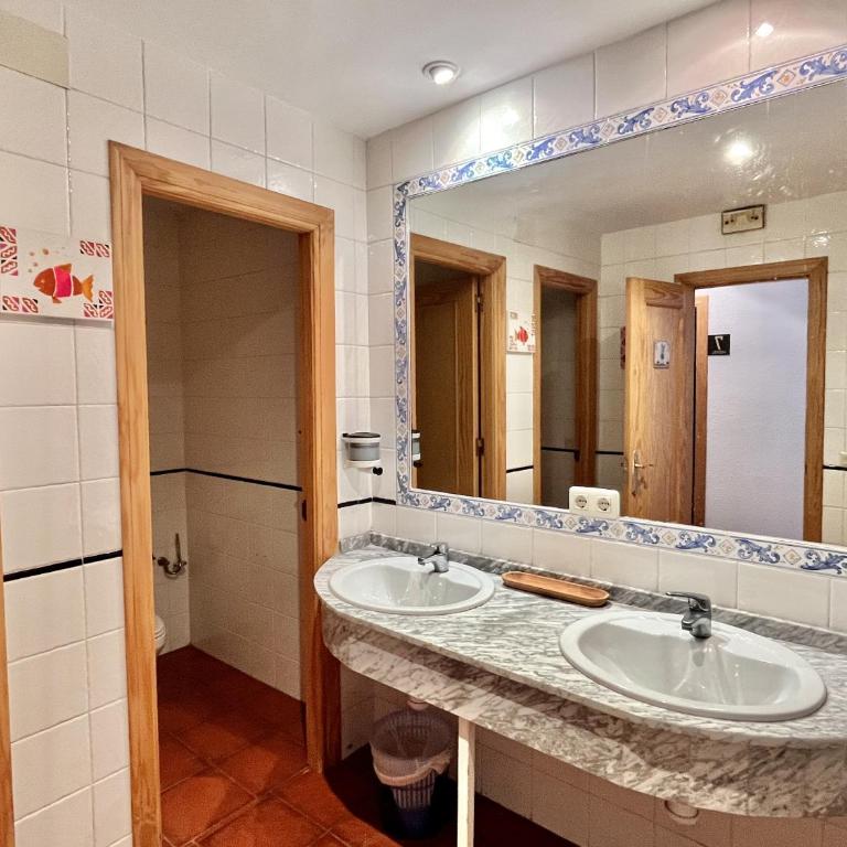 Hostal Nomadas by Gloove - Habitación Cuádruple Económica con baño compartido - 7