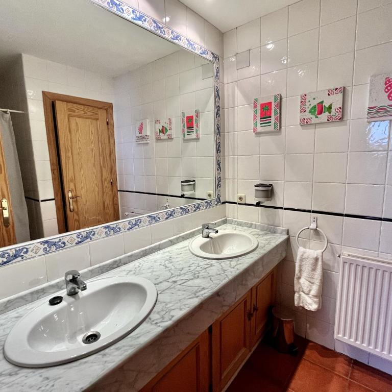 Hostal Nomadas by Gloove - Habitación Cuádruple Económica con baño compartido - 8
