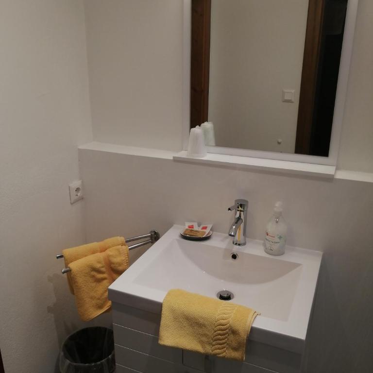 ALPINA Appartements Mallnitz - Apartment mit 2 Schlafzimmern und Bergblick - 7