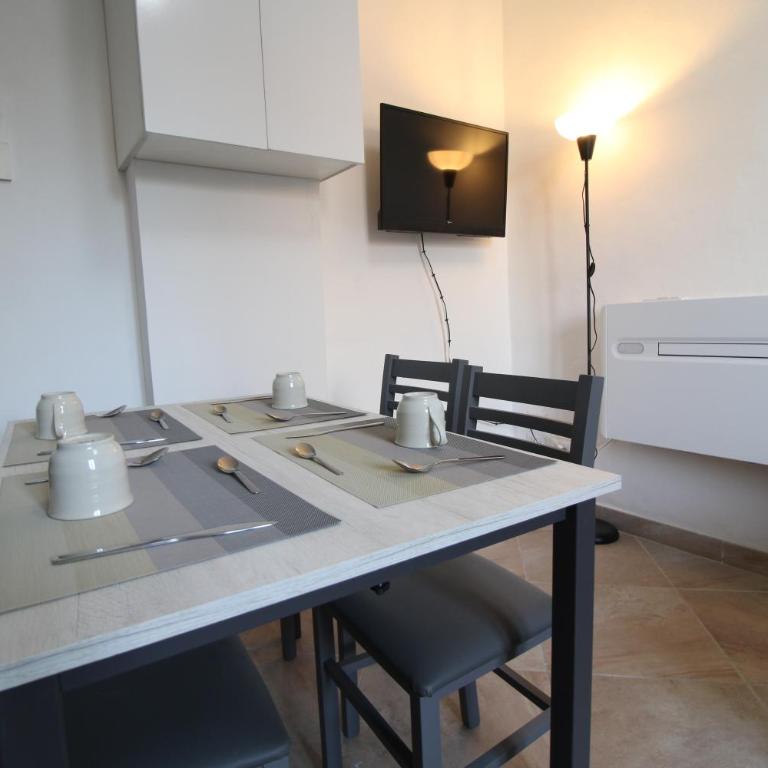 the house outside the walls - One-Bedroom Apartment - 6