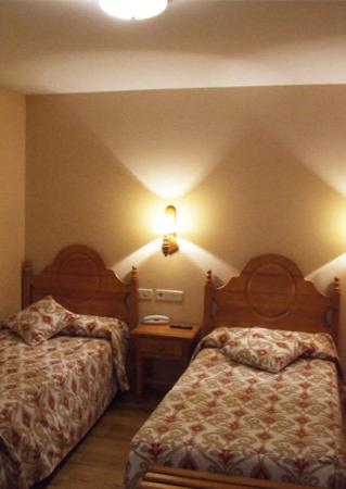 Hotel Turrull - Habitación Doble - 1 o 2 camas - 4