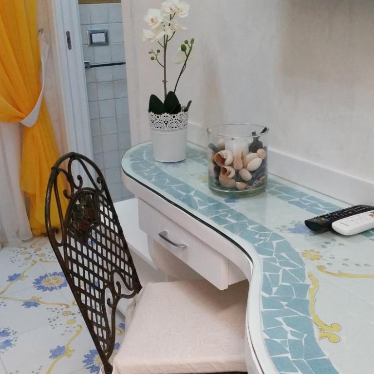 Le Vie Di Napoli B&B - Double Room with Private Bathroom - 11