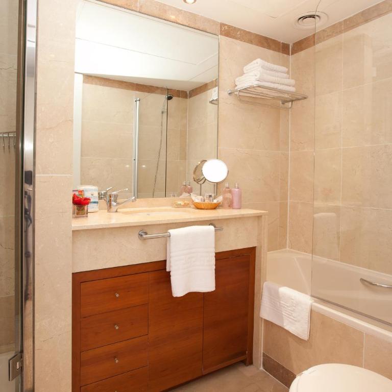 Akira Flats Diagonal Mar Apartments - Four-Bedroom Apartment with Sea View - 10th Floor - 19