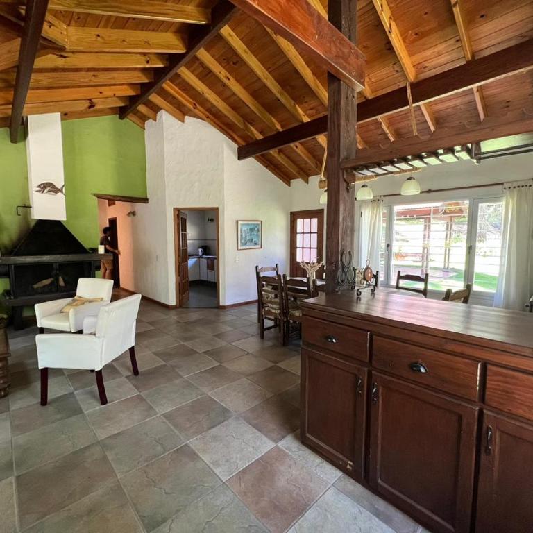 ESPINILLO 773 a 80 mts DEL GOLF CARILO - Casa de 4 dormitorios - 11