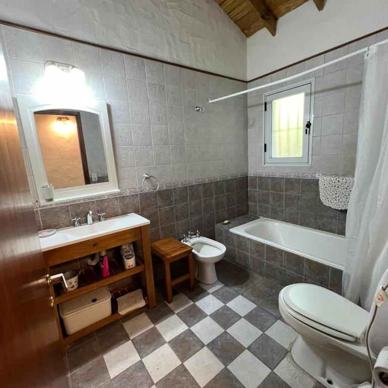 ESPINILLO 773 a 80 mts DEL GOLF CARILO - Casa de 4 dormitorios - 14
