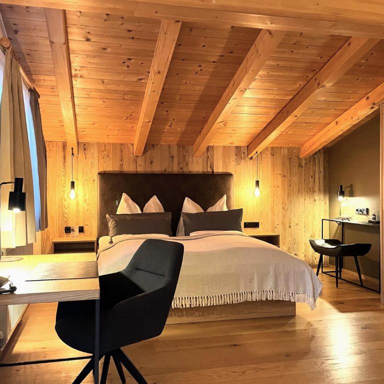 moser-HOCHKÖNIG Genuss Wirtshaus Hotel - Suite mit Balkon - 8