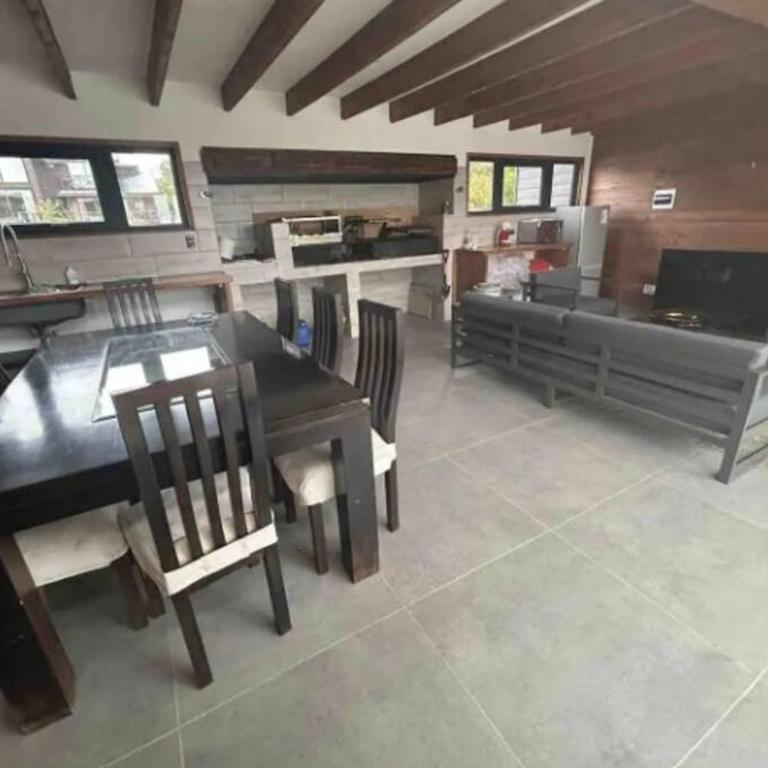 Casa nueva en country pucon con piscina y quincho compartido con casa gemela - Four-Bedroom House - 24