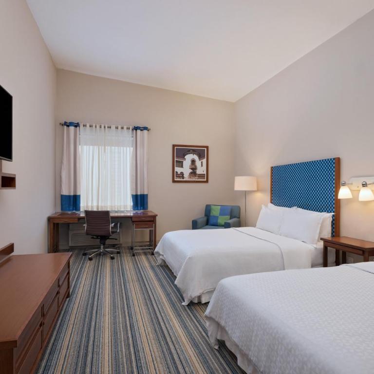 Four Points by Sheraton Monterrey Linda Vista - Deluxe Queen Room with Two Queen Beds - 1