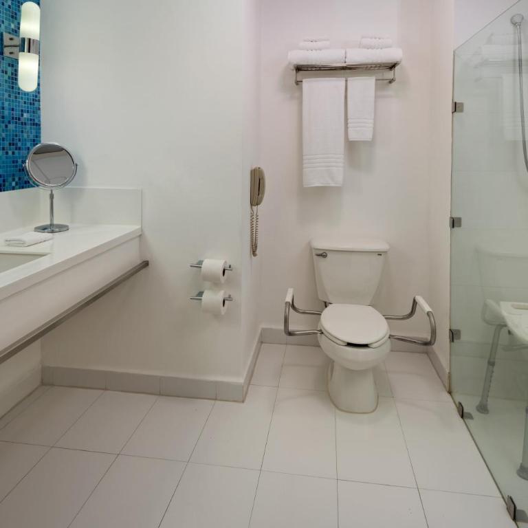 Four Points by Sheraton Monterrey Linda Vista - Deluxe King Room - 3