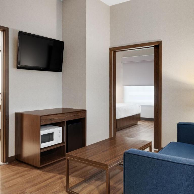 Four Points by Sheraton Galerias Monterrey - Superior Junior Suite, 1 Bedroom Suite, 1 Queen(s), Sofa bed - 3