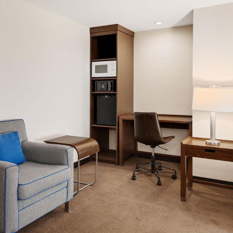 Four Points by Sheraton Galerias Monterrey - Deluxe Suite, 1 Bedroom Executive Suite, Away from elevator - 3