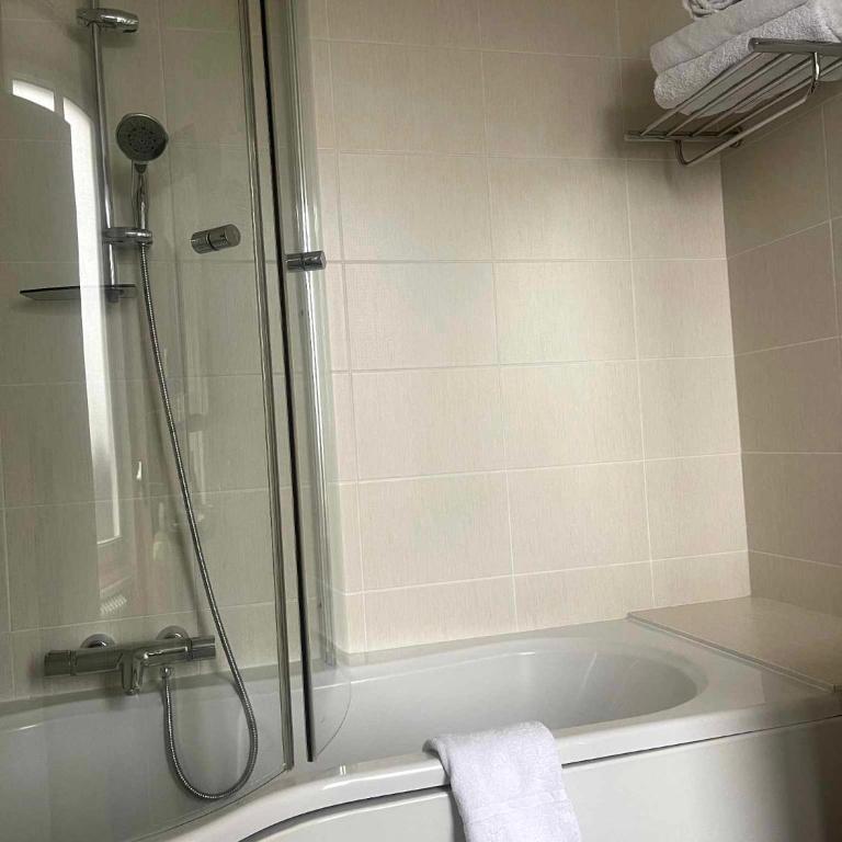 Hôtel La Réserve - Chambre Double de Luxe - Vue sur Lac - 8