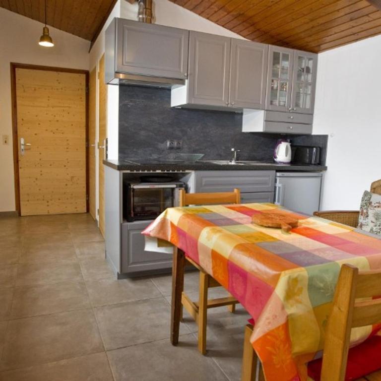 Appartement 2 pièces avec Wi-Fi et parking à Saint-Chaffrey - FR-1-762-22 - Appartement - 1