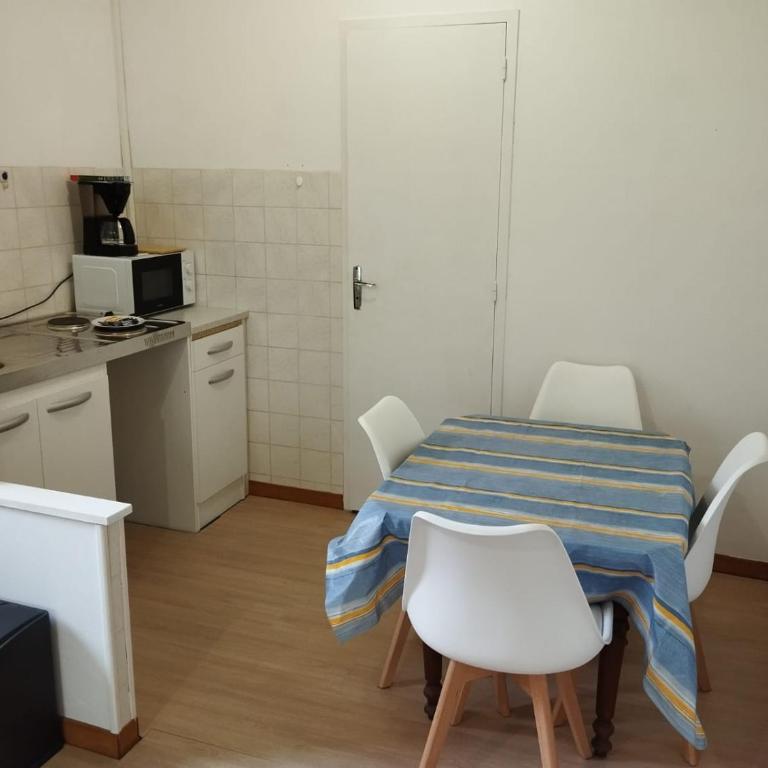 ++++ CENTRAL STUDIO RENOVE 200 m plage et 300 m de la rue piétonne ++++ - Apartamento de 1 dormitorio - 3