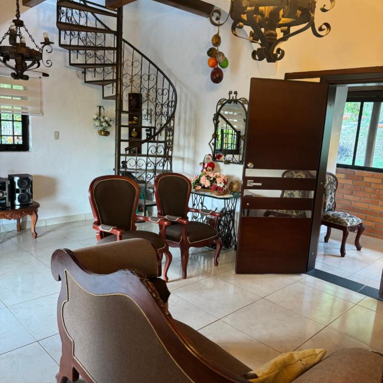 El Mortiño - Three-Bedroom Chalet - 11