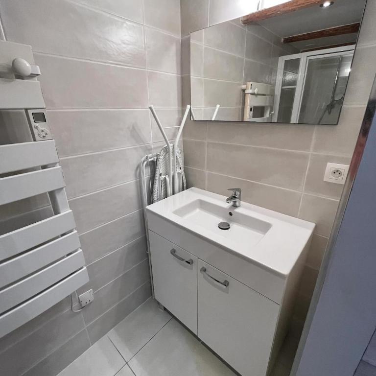 Le Chaptal • Beau T2 • CLIM • Centre Gare St Roch - One-Bedroom Apartment - 13