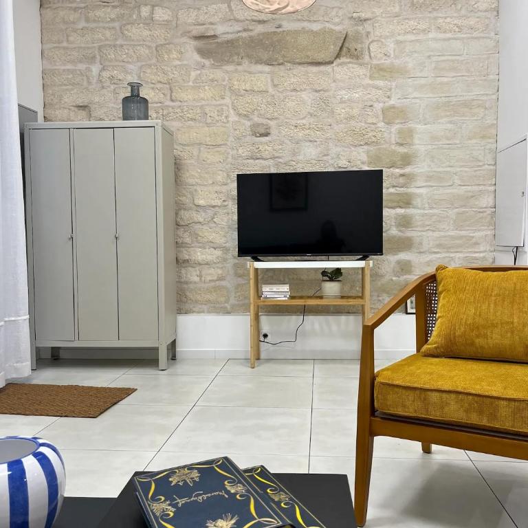 Le Chaptal • Beau T2 • CLIM • Centre Gare St Roch - One-Bedroom Apartment - 10