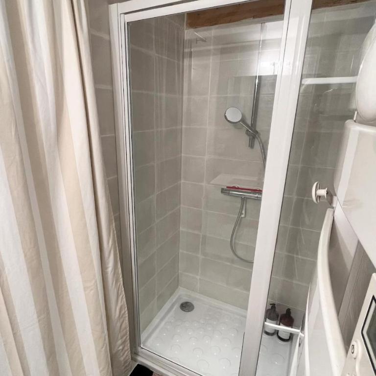 Le Chaptal • Beau T2 • CLIM • Centre Gare St Roch - One-Bedroom Apartment - 17